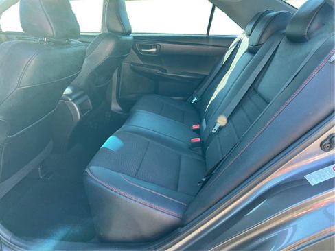 Used 2017 Toyota Camry SE w/ Moonroof Package image 7