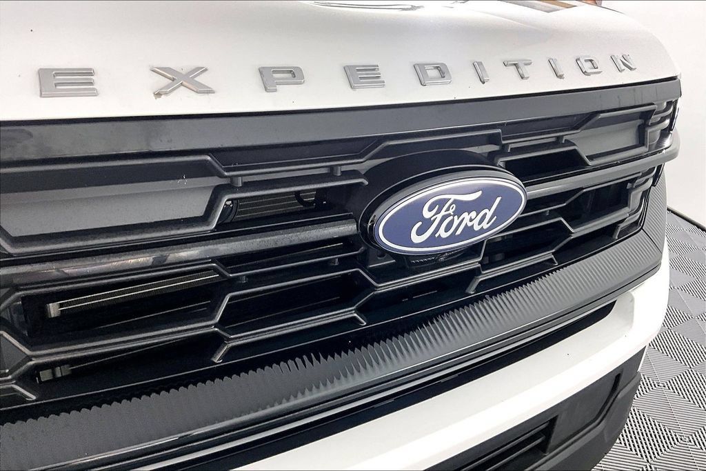 Used 2025 Ford Expedition Active AWD/4WD image 31
