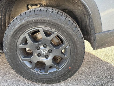 Used 2025 Honda Pilot TrailSport image 17