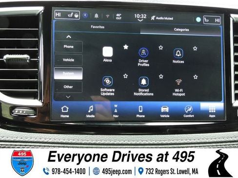 Used 2025 Chrysler Pacifica Limited FWD image 35