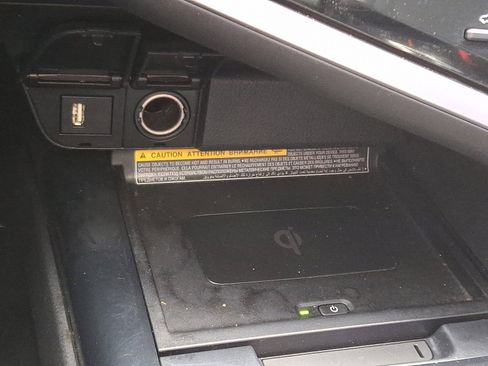 Used 2020 Toyota Camry XSE image 25