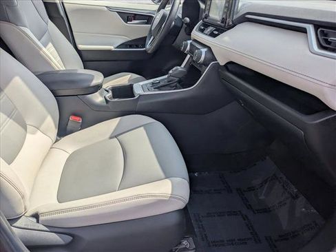 Used 2022 Toyota RAV4 XLE Premium image 20
