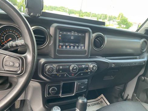 Used 2022 Jeep Wrangler Sport AWD/4WD image 17