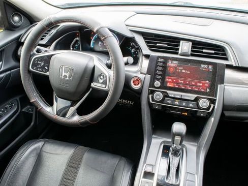 Used 2019 Honda Civic Touring image 25