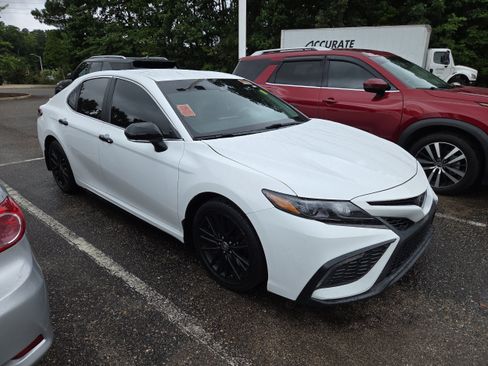 Used 2024 Toyota Camry SE w/ Convenience Package FWD image 1