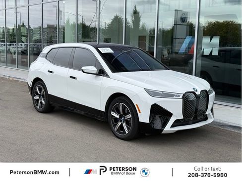 Used 2023 BMW iX xDrive50 w/ Sport Package AWD/4WD image 7