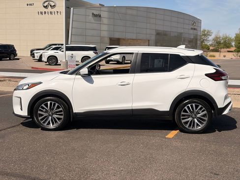 Certified 2023 Nissan Kicks SV FWD image 3
