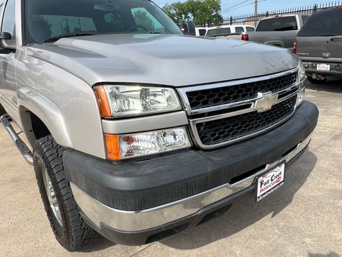 Used 2006 Chevrolet Silverado 2500 LT w/ Heavy-Duty Power Package RWD image 77