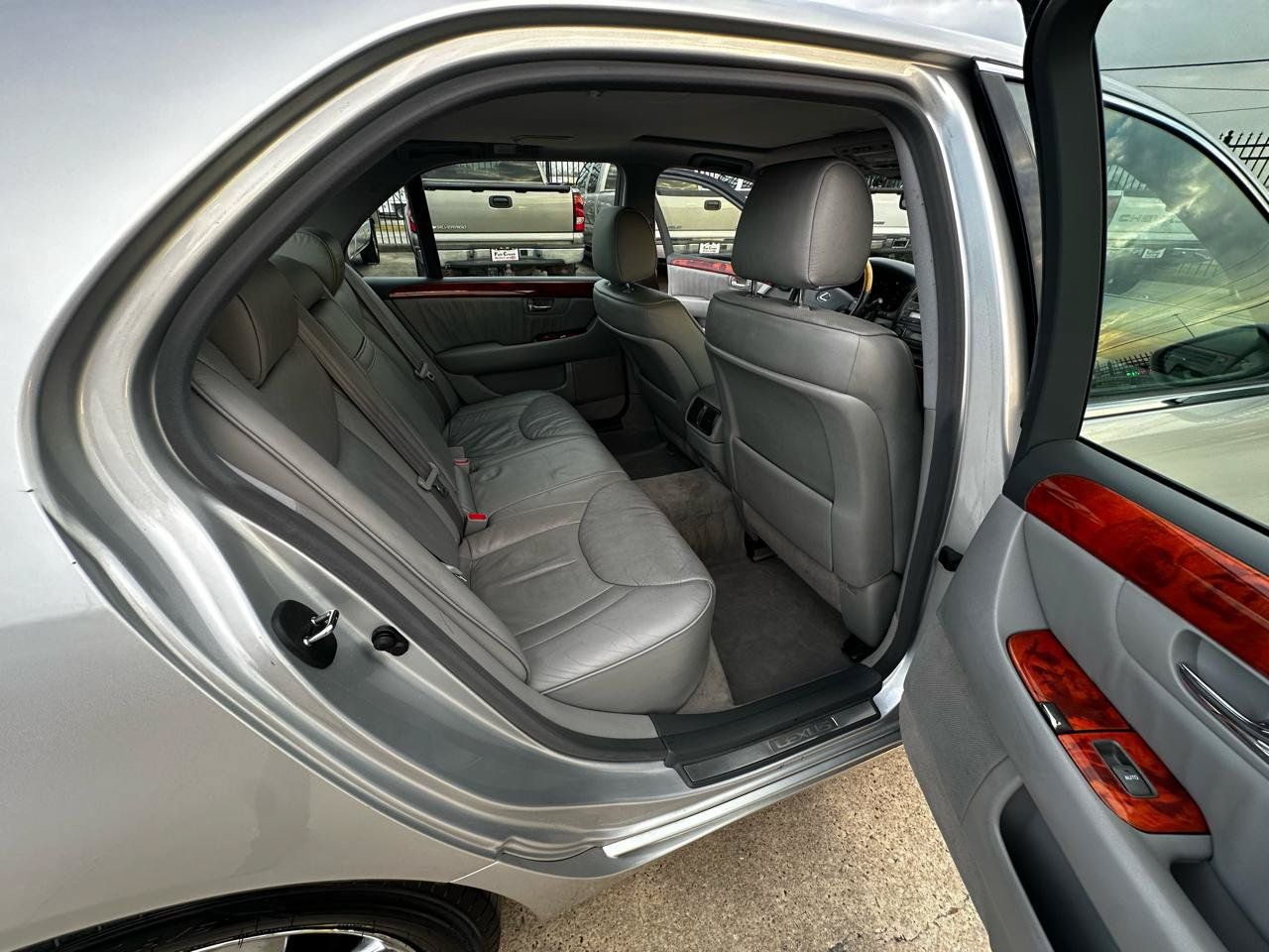 Used 2004 Lexus LS 430 RWD image 47