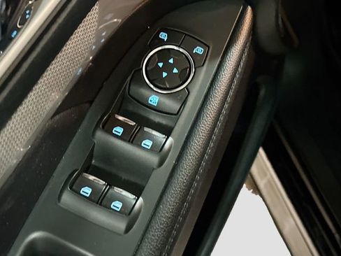 Used 2016 Ford Explorer XLT image 18