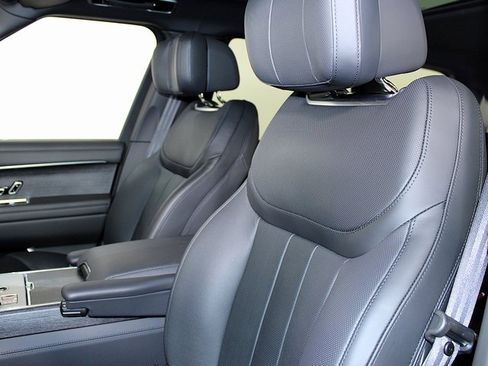 Used 2025 Land Rover Range Rover Autobiography image 21