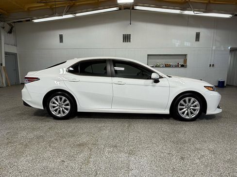 Used 2019 Toyota Camry LE image 5
