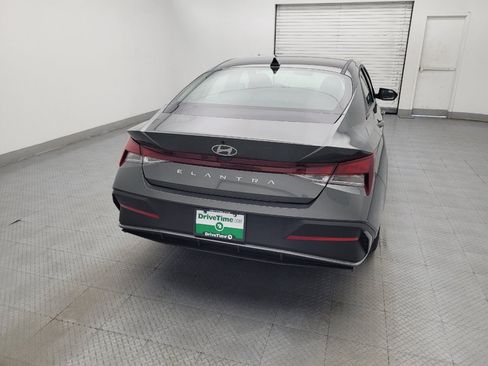 Used 2025 Hyundai Elantra SE FWD image 7