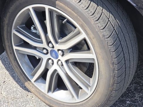 Used 2019 Ford Edge Titanium w/ Cold Weather Package AWD/4WD image 9