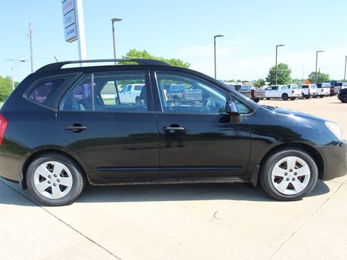 Used 2009 Kia Rondo LX FWD image 4