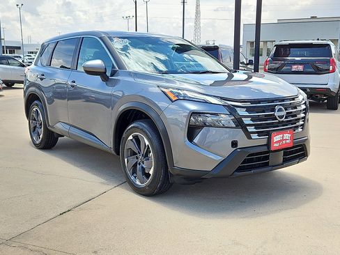 Used 2025 Nissan Rogue SV FWD image 4