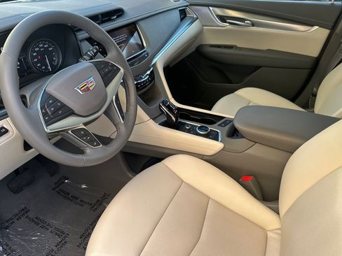 Used 2025 Cadillac XT5 Premium Luxury w/ Technology Package image 10