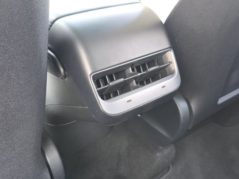 Used 2024 Tesla Model Y Long Range RWD image 33