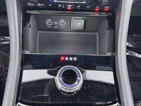 Used 2022 Jeep Grand Cherokee Altitude AWD/4WD image 18