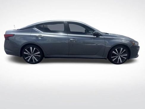 Used 2019 Nissan Altima 2.5 SR FWD image 3