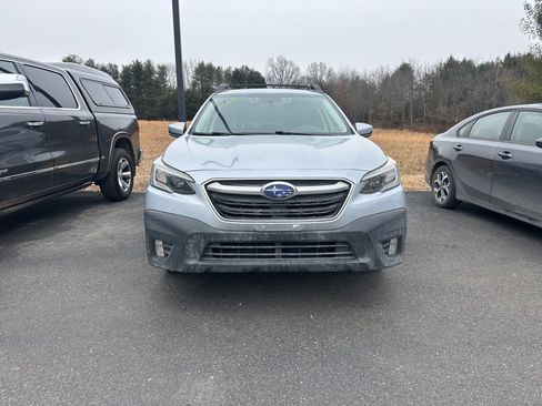 Used 2020 Subaru Outback Premium image 4