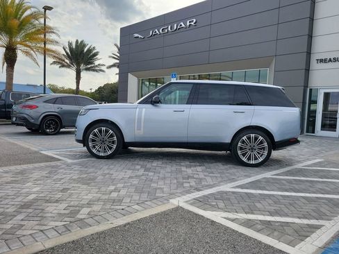 New 2026 Land Rover Range Rover Long Wheelbase Autobiography image 2