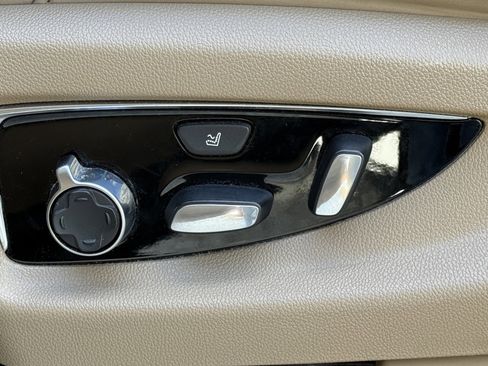 Used 2019 Cadillac Escalade Platinum image 32