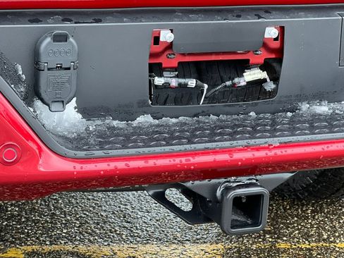 New 2026 GMC Canyon Elevation w/ Convenience Package image 8