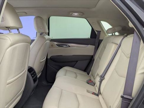 Used 2017 Cadillac XT5 Luxury w/ Driver Awareness Package FWD image 16