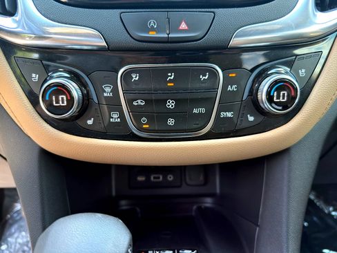 Used 2022 Chevrolet Equinox Premier AWD/4WD image 26