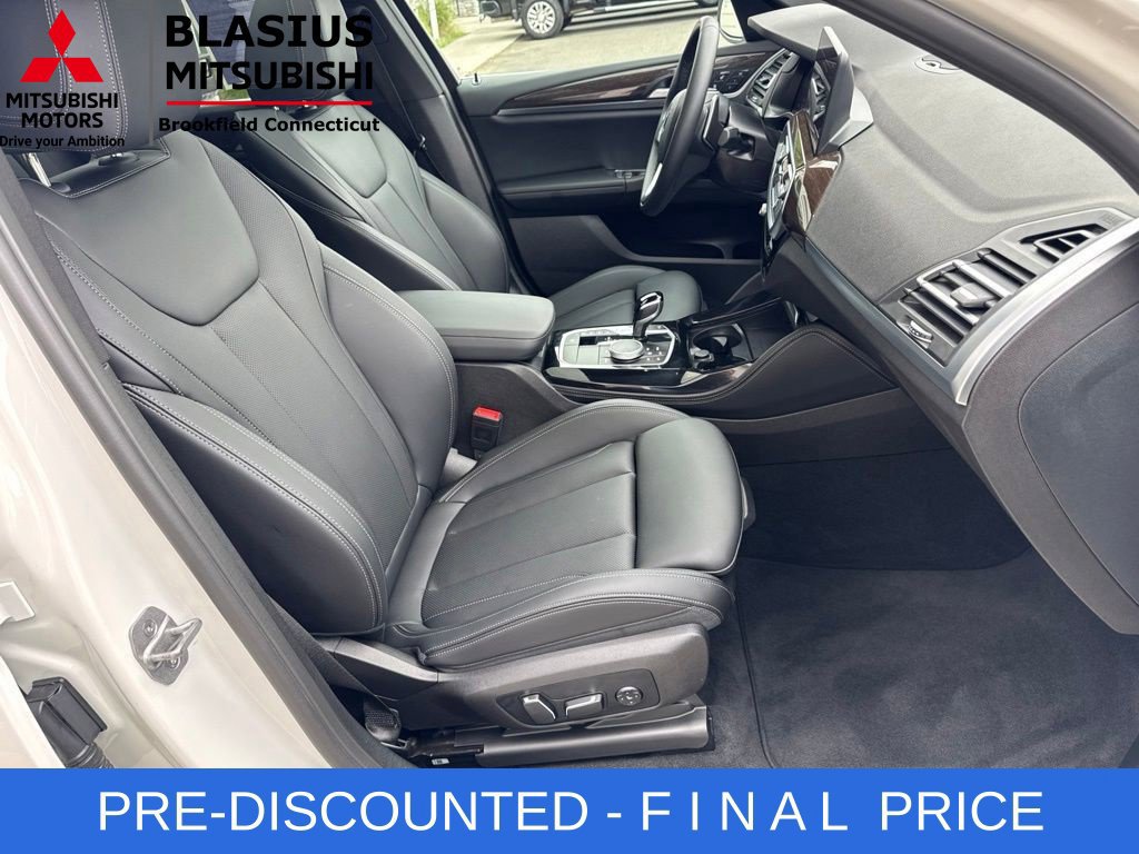 Used 2025 BMW X4 xDrive30i AWD/4WD image 46