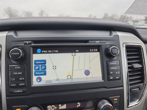 Used 2018 Nissan Titan SL image 23