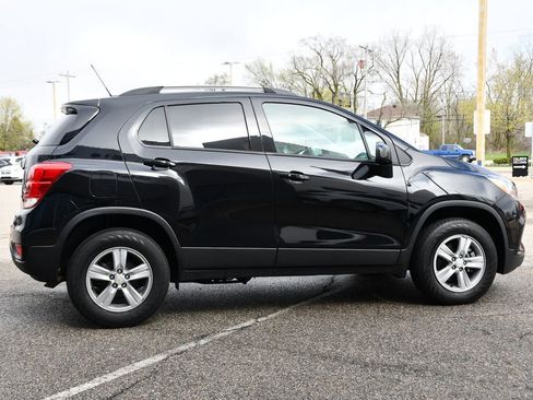 Used 2022 Chevrolet Trax LT w/ LT Convenience Package AWD/4WD image 7