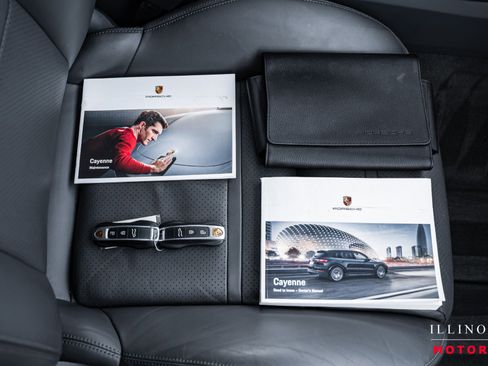 Used 2019 Porsche Cayenne S image 43