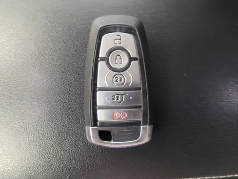 Used 2023 Ford Edge Titanium image 32