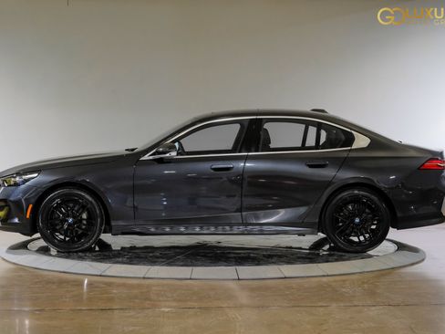 Used 2025 BMW 530i RWD image 13