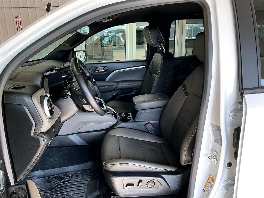 Used 2023 Chevrolet Colorado ZR2 w/ ZR2 Convenience Package III AWD/4WD image 10