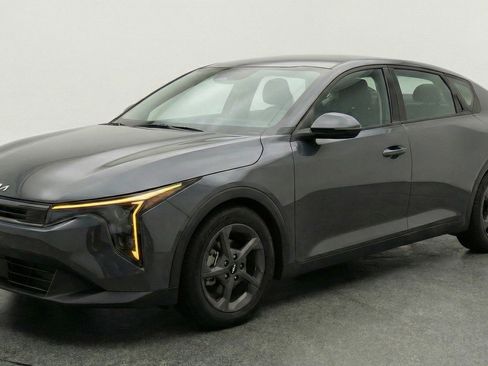 Used 2025 Kia K4 LXS image 2