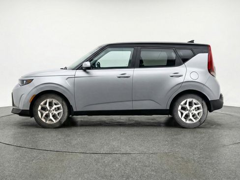 Used 2025 Kia Soul LX w/ LX Technology Package image 5