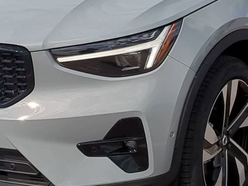 New 2026 Volvo XC40 B5 Plus w/ Climate Package AWD/4WD image 10