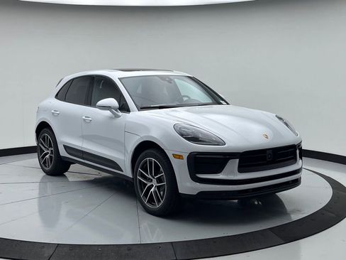 Used 2025 Porsche Macan image 7