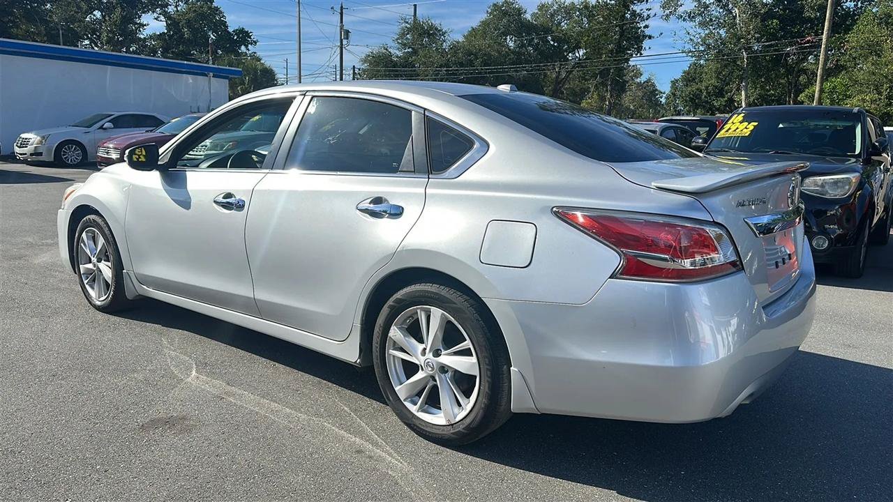 Used 2015 Nissan Altima 2.5 SV w/ Convenience Package FWD image 9