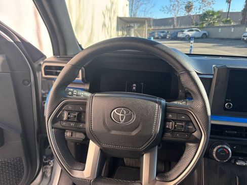 Used 2025 Toyota Tacoma TRD Off-Road image 34