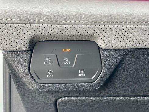 Certified 2025 Volkswagen Atlas Peak Edition SE image 15