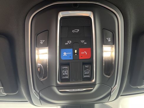 New 2025 Jeep Grand Cherokee Altitude image 21