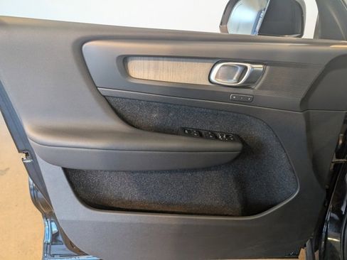 Used 2020 Volvo XC40 T5 Inscription image 11