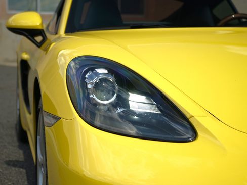 Used 2020 Porsche 718 Cayman S w/ Light Design Package RWD image 6