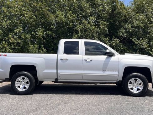 Used 2019 Chevrolet Silverado 1500 LT AWD/4WD image 9