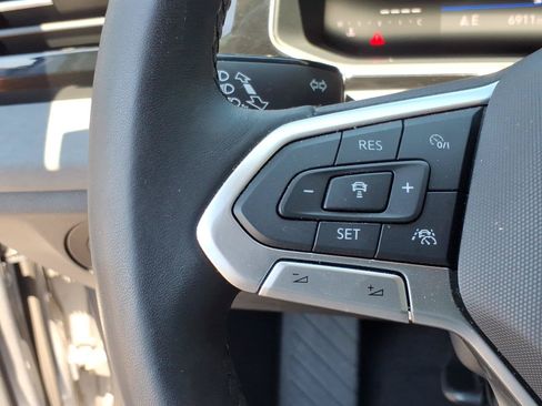Certified 2025 Volkswagen Jetta SE FWD image 32