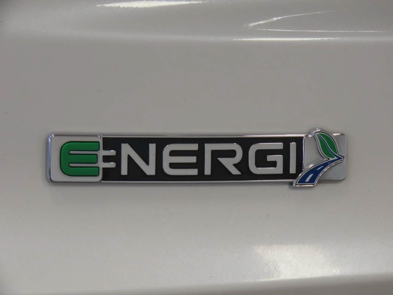 Used 2019 Ford Fusion Energi Titanium FWD image 6